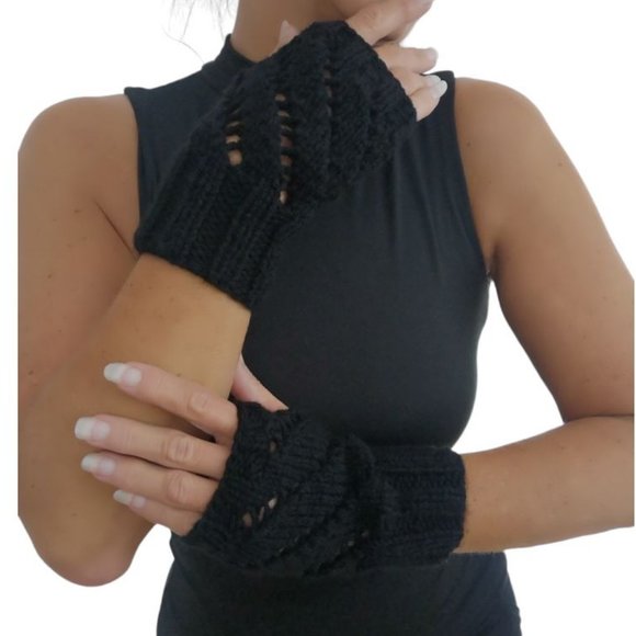 Black Diagonal Eyelets KnitFingerless Texting Gloves Product of Canada - Picture 6 of 8